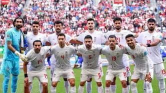 چرا بازیکنان ایران مچ بند مشکی دارند؟ + حواشی بازی ایران مقابل مصر از بنر عجیب بیرانوند تا رفتار محمد صلاح و طارمی هنگام ورود به زمین