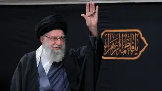 انتشار فیلمی از حضور رهبر شهید در حرم امام رضا (ع) برای نخستین بار - سال ۱۳۶۴
