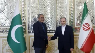 لحظه تقدیم پیام دولت پاکستان به عراقچی