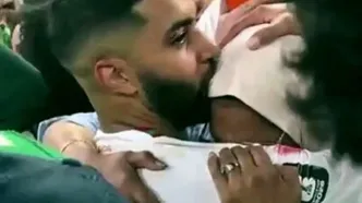 ستاره تیم مراکش به آغوش مادرش پناه برد