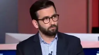 حسن احمدیان خطاب به روزنامه‌نگار آمریکایی: رئیس‌جمهور شما دروغگو است، مثل رئیس‌جمهورت نباش و مؤدب باش