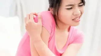 چرا پوستم می‌سوزد؟/ چند دلیل پنهان برای احساس سوزش در اندام‌ها