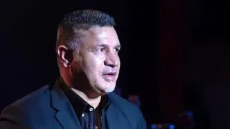 تصویری از حضور علی دایی در یک مراسم تشییع