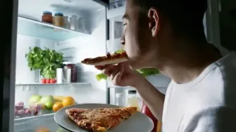 خوردن غذا در ساعات پایانی شب، تهدیدی جدی برای سلامت روده
