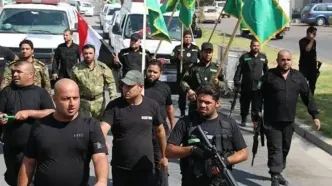 گردان های امام علی سلاح خود را به دولت عراق تحویل می‌دهد