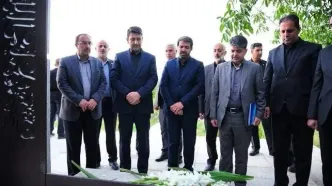 ادای احترام وزیر ارتباطات به مقام شامخ شهدای استان همدان