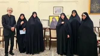 معاون پزشکیان به دیدار خانواده همسر شهید رهبر انقلاب رفت + عکس