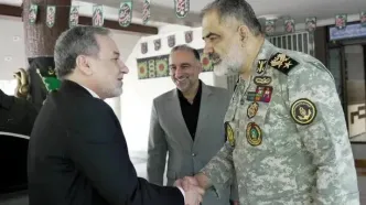 بازدید عراقچی از نمایشگاه شهدای ناو دنا و دیدار با فرمانده کل نیروی دریایی ارتش
