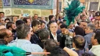 زیارت پزشکیان از حرم امام رضا در راه بازگشت از پاکستان