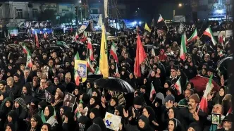 تذکر پلاکاردی به دولت و قوه قضائیه در تجمع شبانه