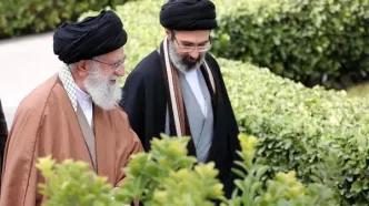 برای اولین بار منتشر شد / عکسی از رهبر جدید انقلاب در کنار رهبر شهید