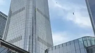 برخورد مرگبار هواپیما به آسمان‌خراش ۵۱۸ متری در پکن + ویدئو