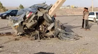 پژو پارس در تصادف با تیر برق مچاله شد!