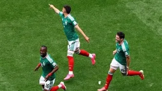 مکزیک 2 - 0 آفریقای جنوبی | میزبان گام نخست را محکم برداشت