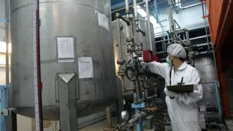 هشدار روزنامه اطلاعات درباره خارج شدن اورانیوم از ایران/ تشابه ایران امروز و ژاپن در جنگ جهانی دوم از منظر نئوکان های آمریکا/ تصمیم گیری درباره اورانیوم، تصمیم درباره «بود و نبود ایران تاریخی» است
