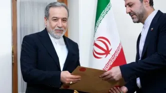 تصاویری از تقدیم پیام ویژهٔ دولت پاکستان برای رهبر انقلاب به عراقچی