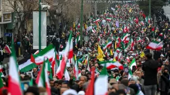 پشت پرده یک پلاکارد عجیب در تجمعات/ عمر از گندم ری نخورد