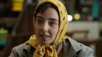 تعجب مجری از استایل نشستن به‌آفرید غفاریان در برنامه+فیلم
