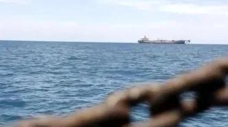 یک کشتی باری  در نزدیکی عمان هدف پرتابه قرار گرفت