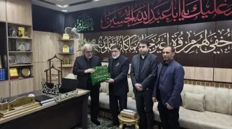 پرچم گنبد حرم مطهر امام حسین (ع) بدرقه پیکر رهبر شهید انقلاب  می شود