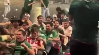 ویدیو| پاروکشی هواداران تیم ملی مکزیک وسط سیلاب و باران جام جهانی