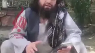 عضو طالبان موبایل هوشمند خود را شکست