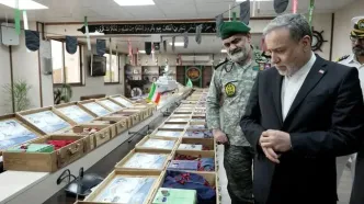 بازدید عراقچی از نمایشگاه شهدای ناو دنا