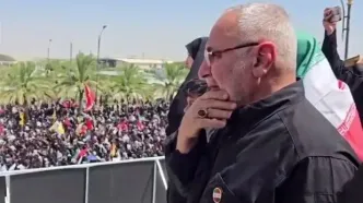 گریه های فرمانده ارشد عراقی در مراسم تشییع پیکر رهبر شهید انقلاب/ ویدئو