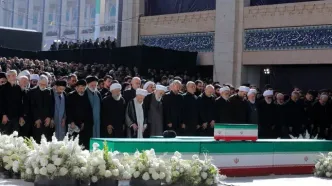 تصویری از قالیباف در کنار فرزند رهبر شهید انقلاب در مصلی تهران