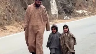 بامزه‌ترین بخاری سیار که مردم را گرم نگه می‌دارد