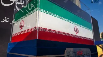 گلباران پیکر مطهر رهبر شهید انقلاب توسط مردم عزادار +فیلم