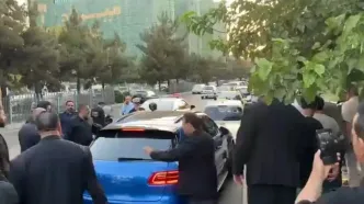 پورشه آبی علی دایی در مراسم اکبر عبدی خبرساز شد