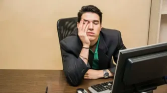 اگر کارمندید و کم خوابی دارید، منتظر این اتفاقات باشید!