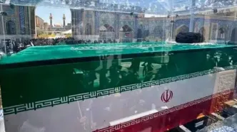 ویدئویی از بالگرد حامل پیکر رهبر شهید انقلاب و خانواده ایشان بر بالای حرم رضوی