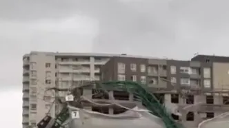 لحظه سقوط جرثقیل غول‌پیکر بر اثر طوفان