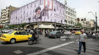 طرح جدید دیوارنگاره میدان انقلاب با  شعار «ما ترامپ را می کشیم»