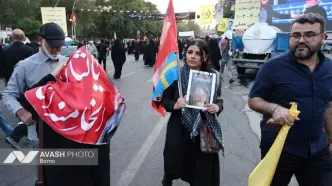 تشییع پیکر مطهر رهبر شهید ایران از تقاطع یادگار امام به سمت میدان آزادی آغاز شد