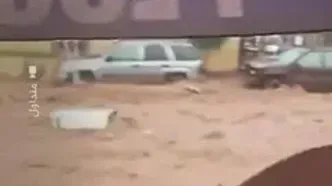 سیلاب‌ ناگهانی در مکزیک خودروها را با خود برد