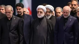 وداع اشکبار پزشکیان، قالیباف و محسن رضایی با رهبر شهید در مصلای تهران/ فیلم