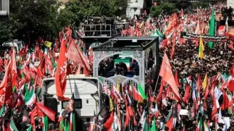 توقف خودروی پیکر مطهر رهبر شهید انقلاب در آزادی
