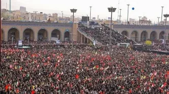 ژاپن تایمز: مردم ایران با پرچم‌های سرخ در مصلی حاضر شده‌اند