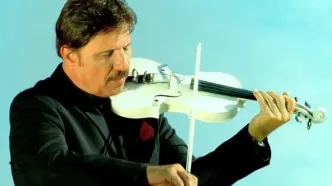 اجرای بیژن مرتضوی در فینال جام جهانی به همراه شکیرا، مدونا و گروه بی‌تی‌اس