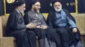 تصویری از فرزند ارشد رهبر شهید در کنار فرزندان آیت‌الله سیستانی