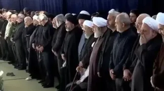 اقامه نماز بر پیکر رهبر شهید و خانواده ایشان با حضور مردم