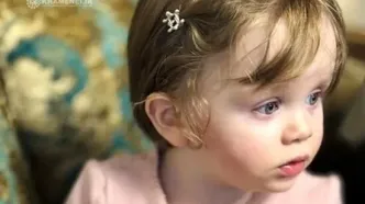 ورود پیکر نوه ۳ ساله رهبر شهید به مصلی تهران