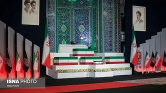 ادای احترام هیئت‌های از روس و چینی به رهبر شهید