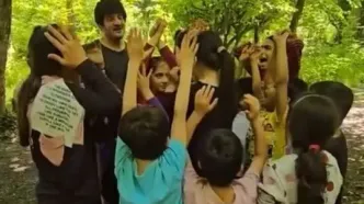 ویدیو| کوهپیمایی دیدنی رسول خادم با فرزندان خانواده مهر و ماه؛ ما خسته می‌شویم... اما ادامه می‌دهیم