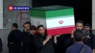 گریه فرزندان رهبر شهید با دیدن پیکر پدرشان