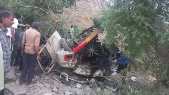 خروج مرگبار مینی‌بوس در جاده کاشمر / 5 زن در دم جان باختند/ پلیس راه: نقص فنی و خالی کردن ترمز، علت اولیه حادثه است و عکس