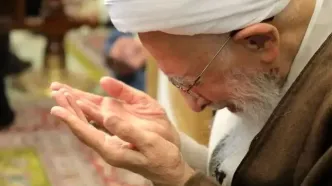این مرجع تقلید، نماز بر پیکر رهبر شهید را اقامه می‌کند